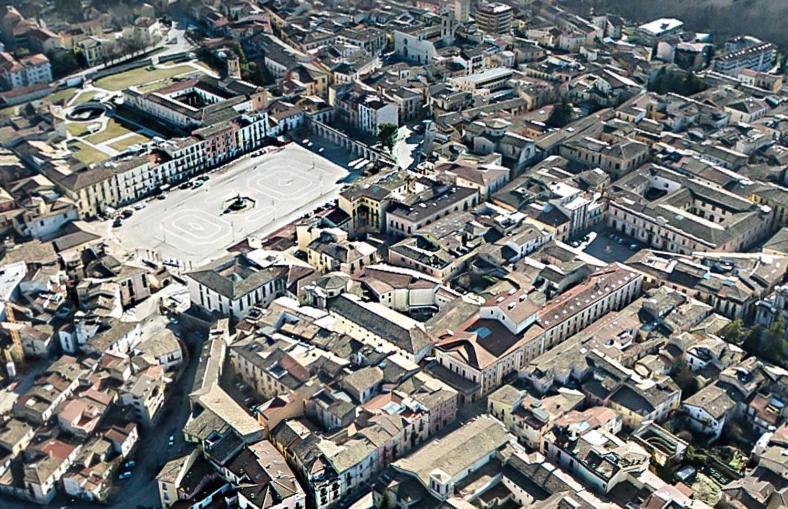 Dietro Piazza Maggiore ซุลโมนา ภายนอก รูปภาพ