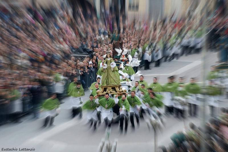 Dietro Piazza Maggiore ซุลโมนา ภายนอก รูปภาพ