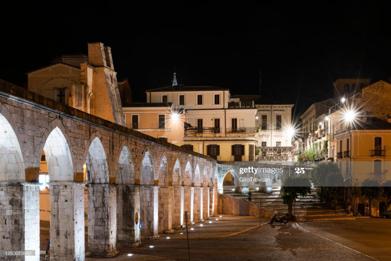 Dietro Piazza Maggiore ซุลโมนา ภายนอก รูปภาพ